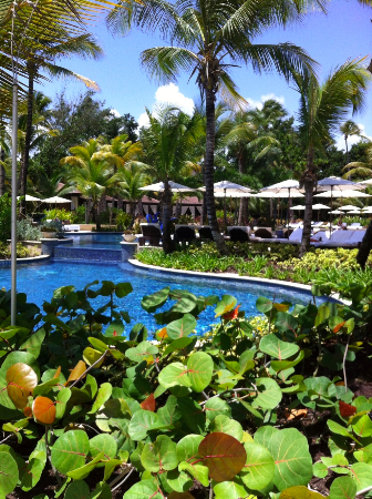 st-regis-bahia-beach-pool